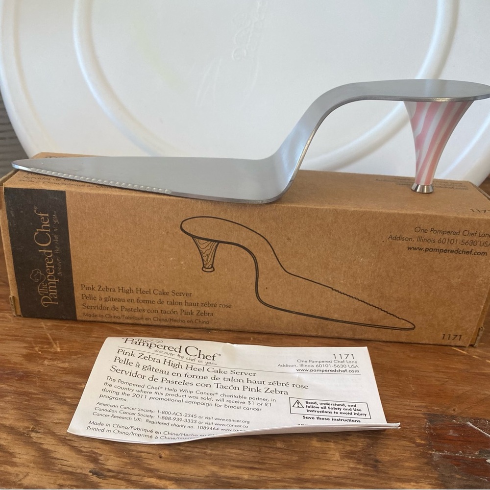 Cake server from Pampered Chef